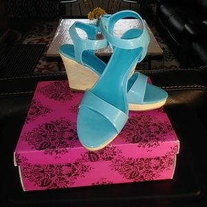 Petent leather wedge sandals